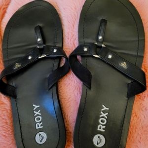 Roxy flip flops size 8
